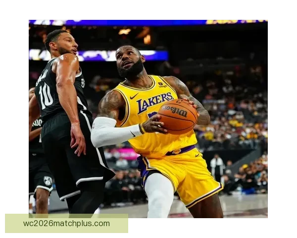 詹姆斯刷新纪录带队取胜湖人展现冠军争夺实力